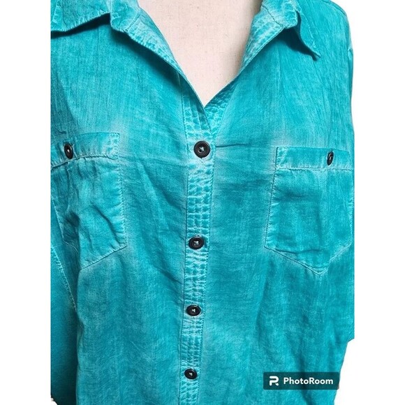 Keren Hart Blouse Size 2X NEW Distressed Finish Blue Button Front Tab Sleeves - Picture 2 of 10